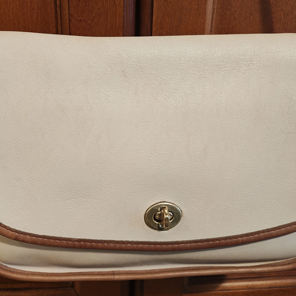 Coach Cream Leather Shoulder Bag